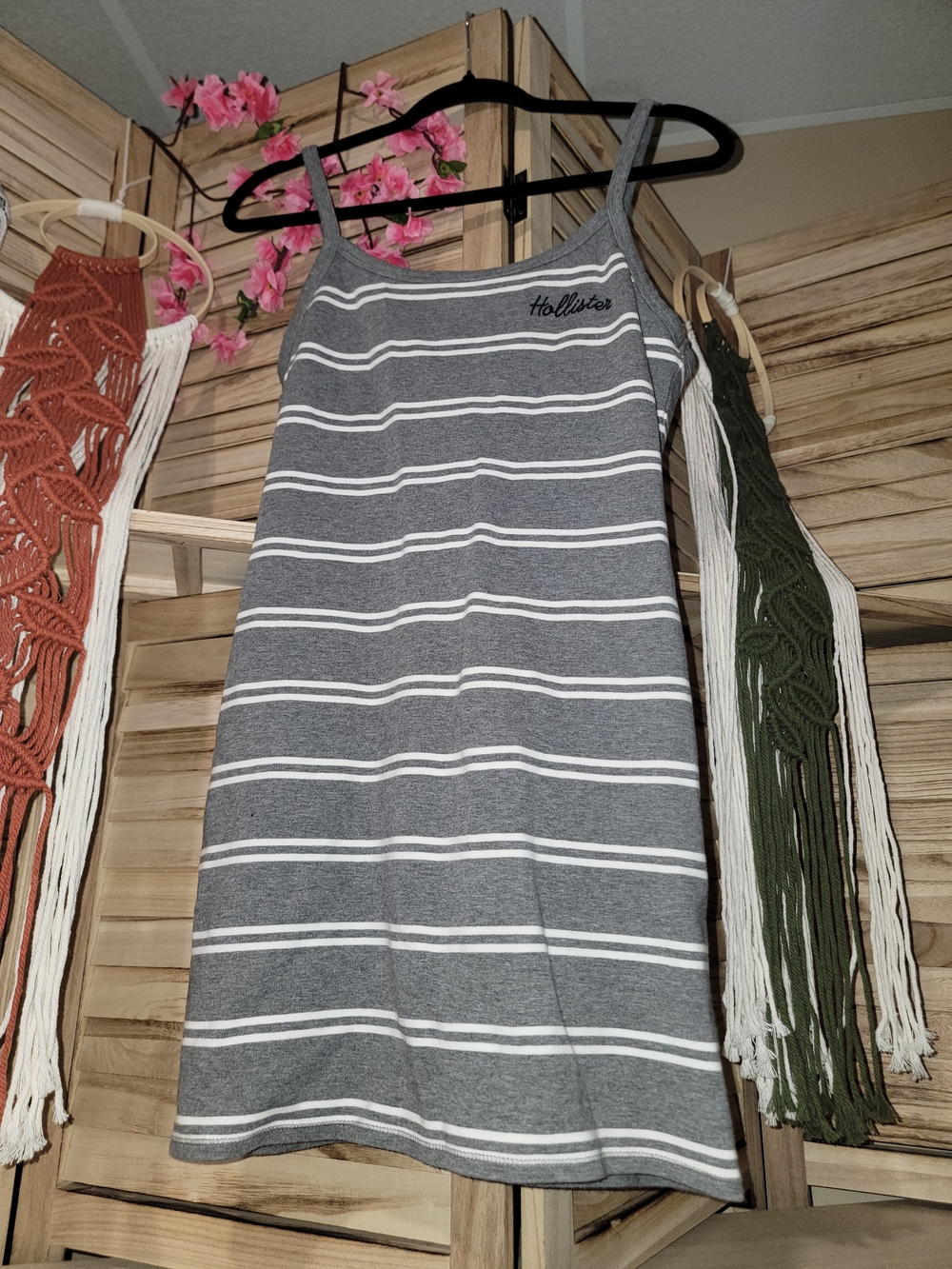 Hollister Vintage Gray & White Dress With Built In Bra
